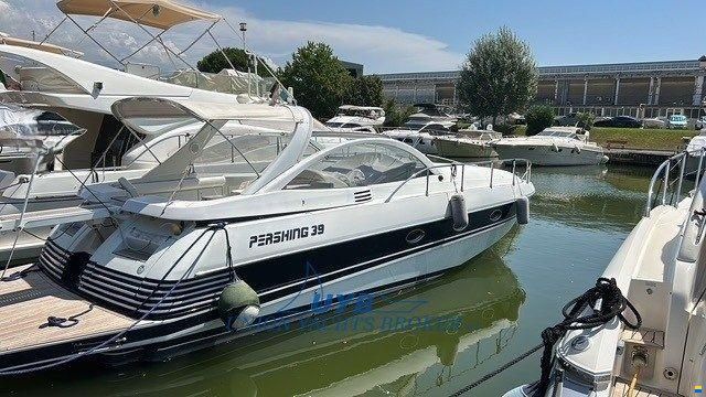 Pershing 39