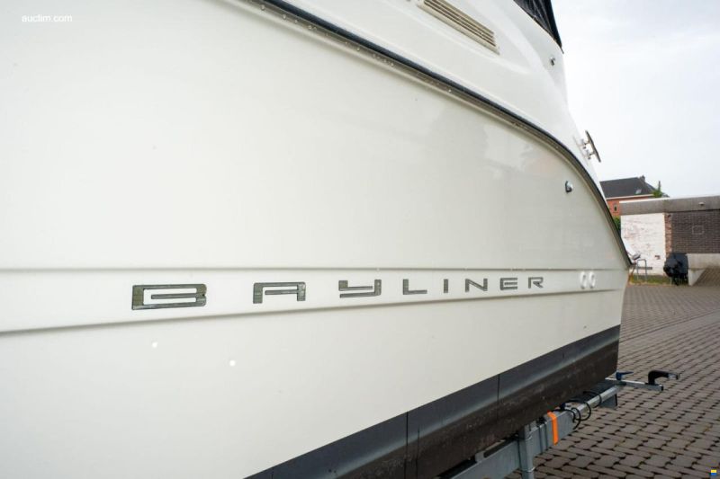 Bayliner 275