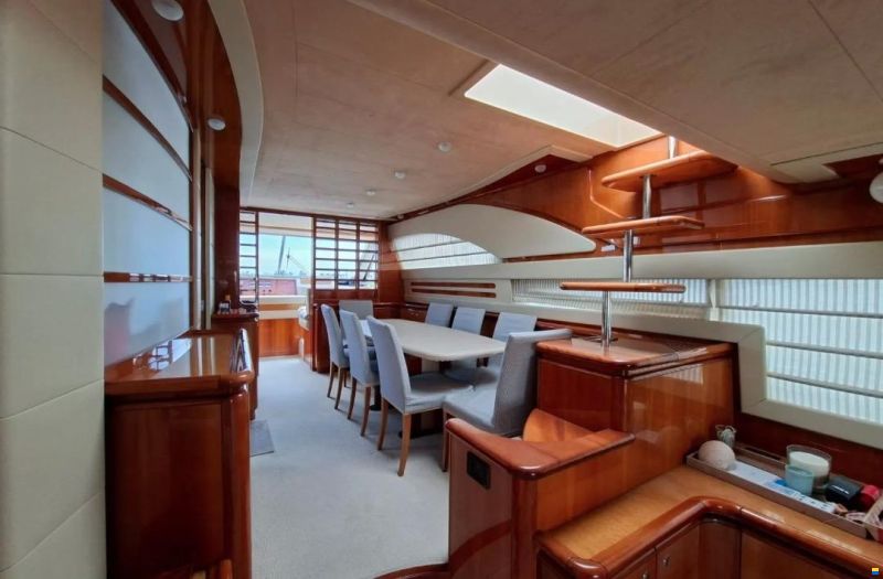 Ferretti 761