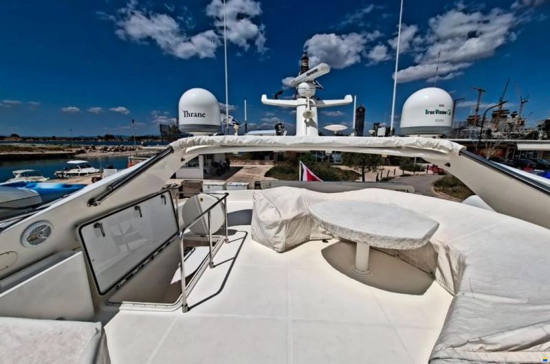 Ferretti 761