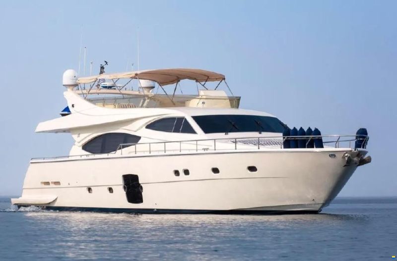 Ferretti 761