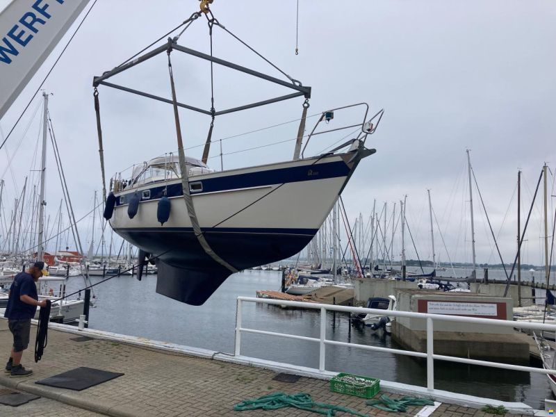 Hallberg-Rassy 352