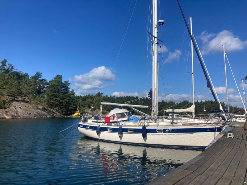 Hallberg-Rassy 352