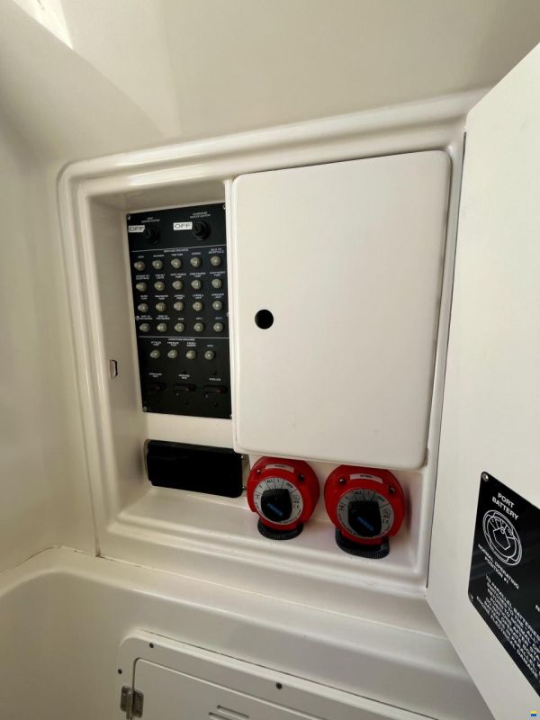 Boston Whaler 320 Outrage