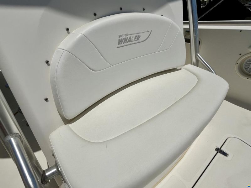 Boston Whaler 320 Outrage