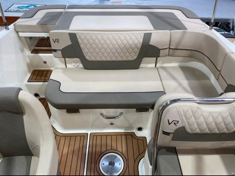 Bayliner VR5 Cuddy