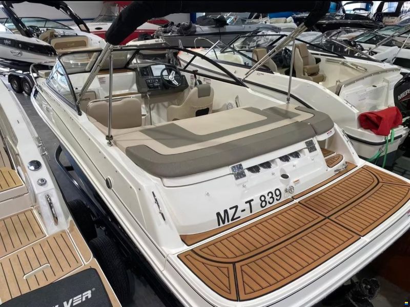 Bayliner VR5 Cuddy
