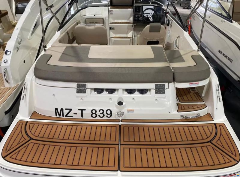 Bayliner VR5 Cuddy