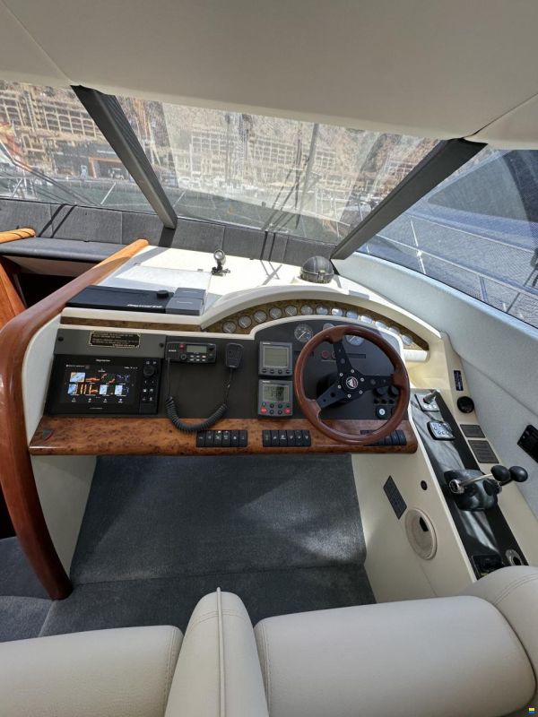 Fairline Squadron 55