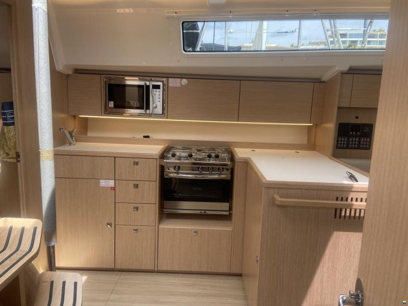 Bavaria C 42