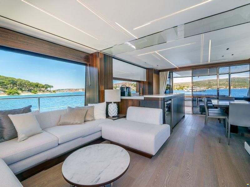 Sunseeker 76 Yacht