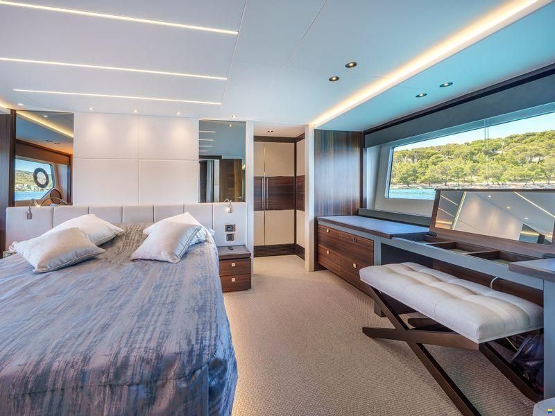 Sunseeker 76 Yacht