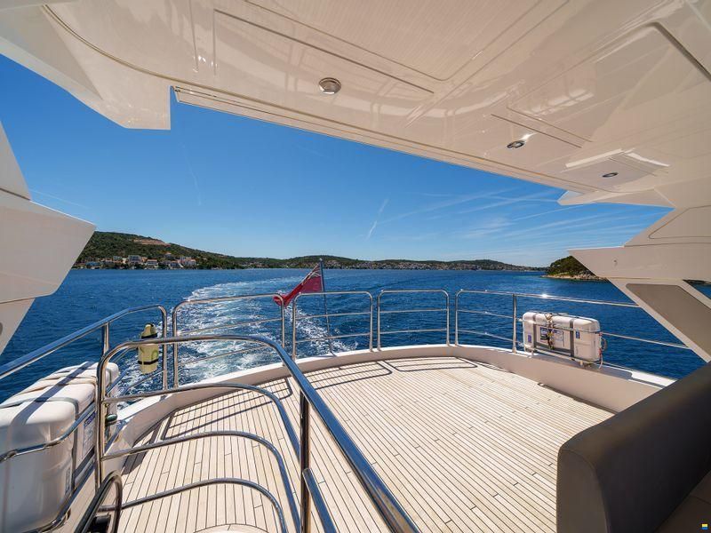 Sunseeker 76 Yacht