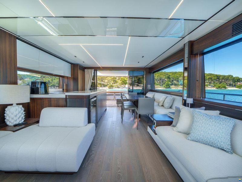 Sunseeker 76 Yacht