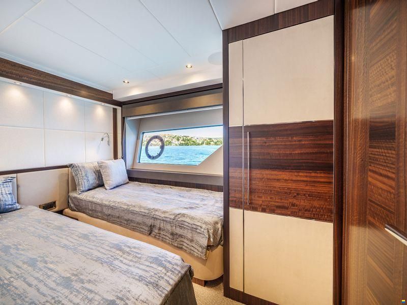Sunseeker 76 Yacht