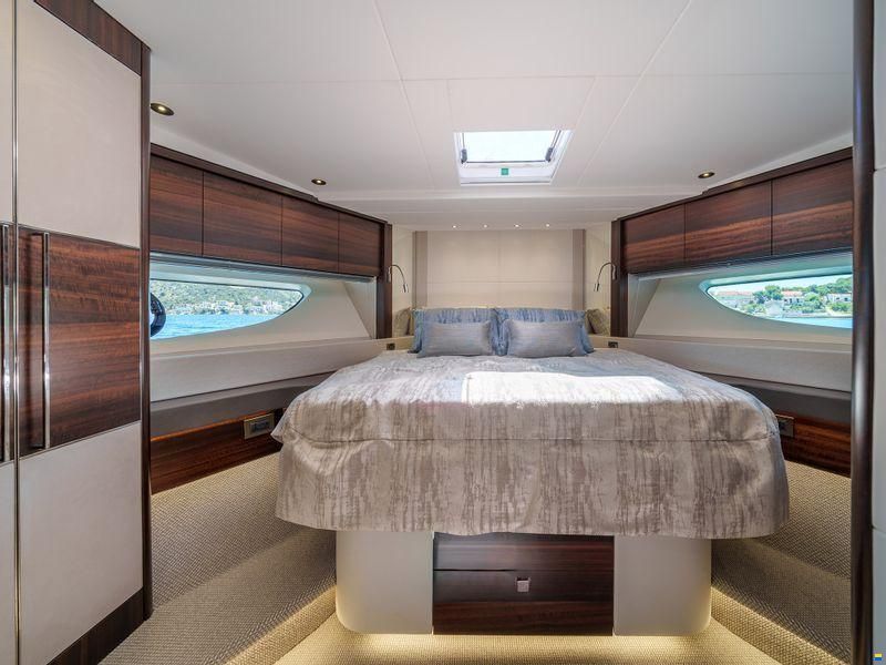 Sunseeker 76 Yacht