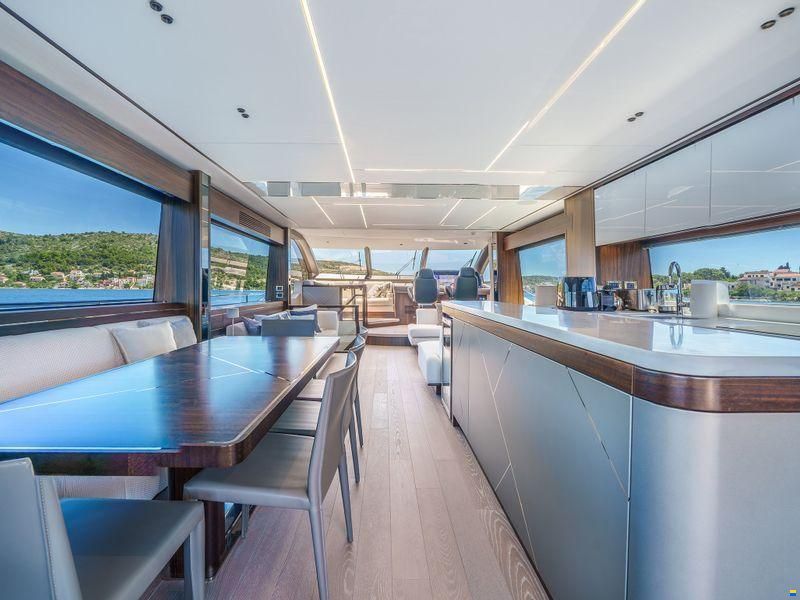 Sunseeker 76 Yacht