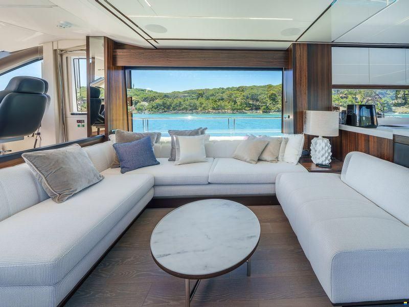 Sunseeker 76 Yacht