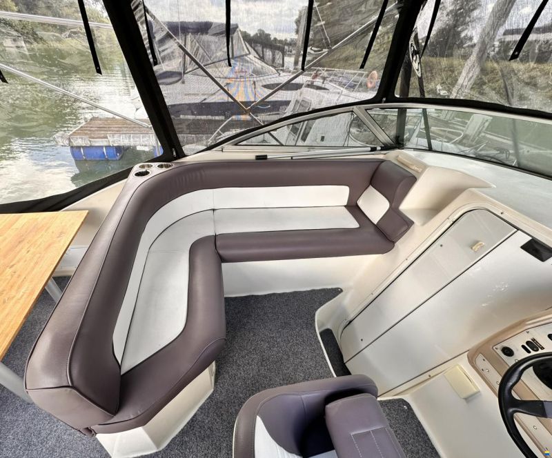 Rinker Fiesta Vee 266