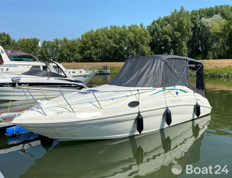 Rinker Fiesta Vee 266