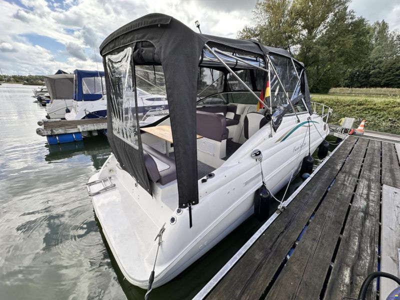 Rinker Fiesta Vee 266