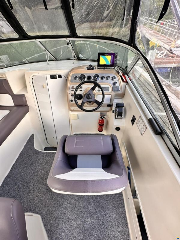 Rinker Fiesta Vee 266