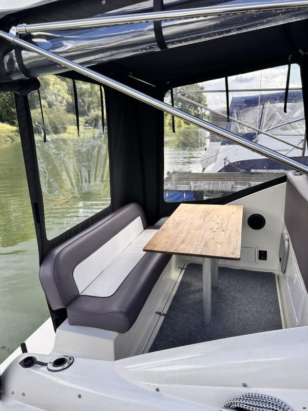 Rinker Fiesta Vee 266