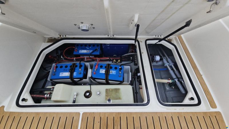 Quicksilver Activ 755 Sundeck