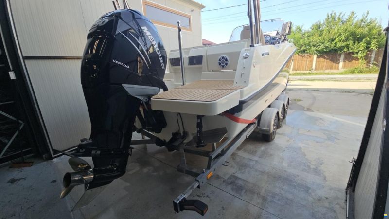 Quicksilver Activ 755 Sundeck