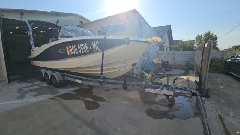 Quicksilver Activ 755 Sundeck