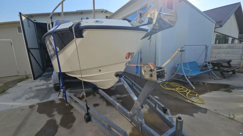 Quicksilver Activ 755 Sundeck