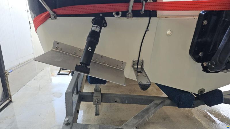 Quicksilver Activ 755 Sundeck