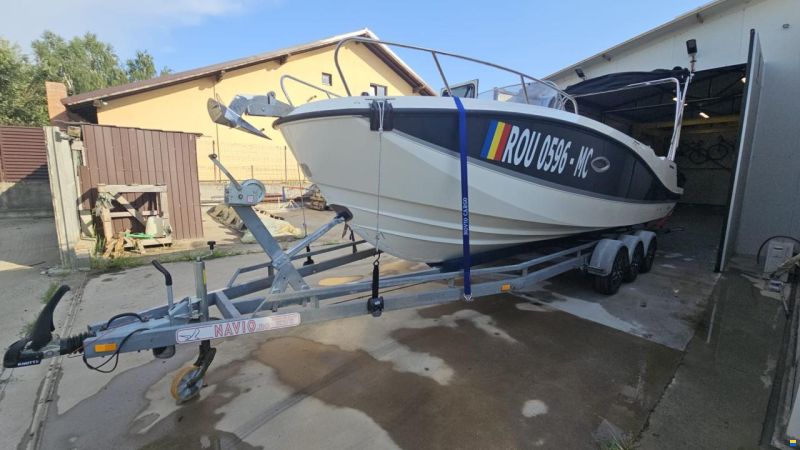 Quicksilver Activ 755 Sundeck