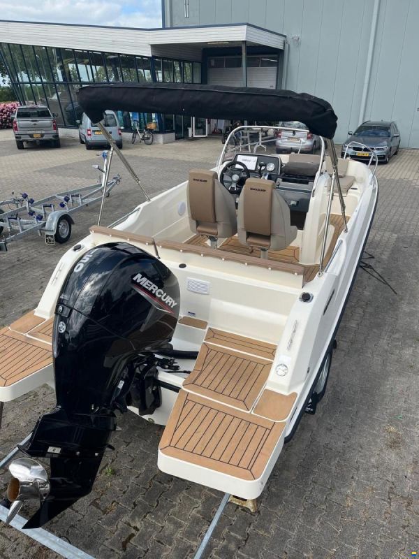 Quicksilver 605 open