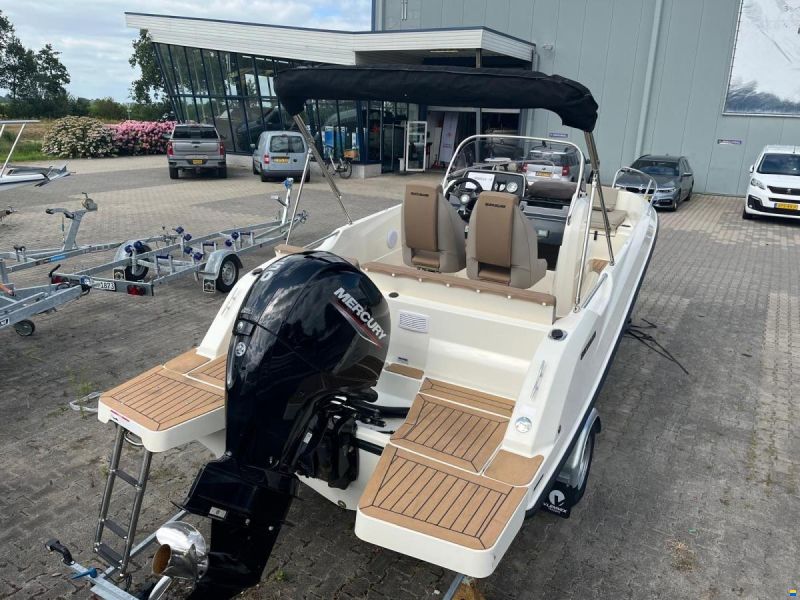 Quicksilver 605 open