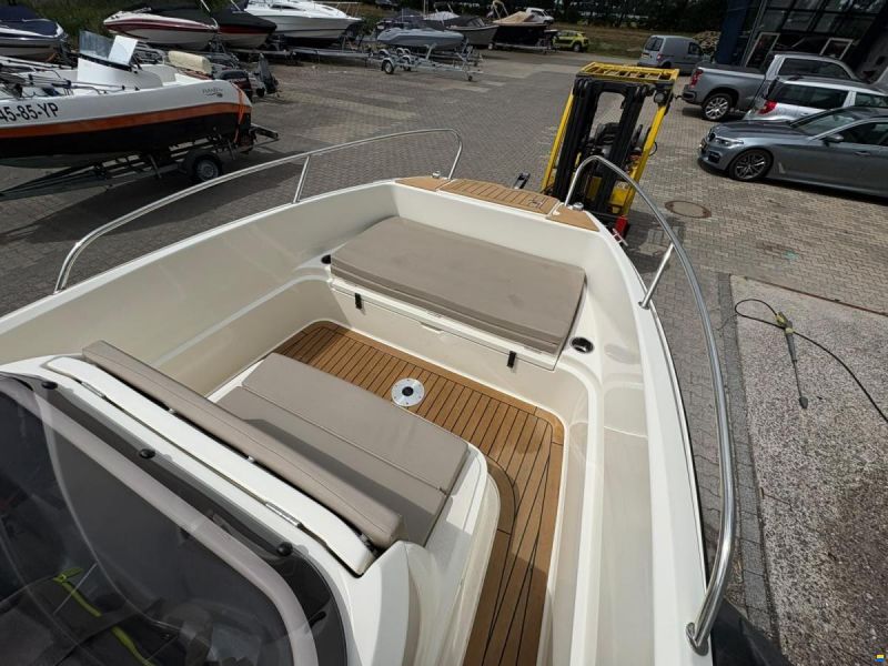Quicksilver 605 open