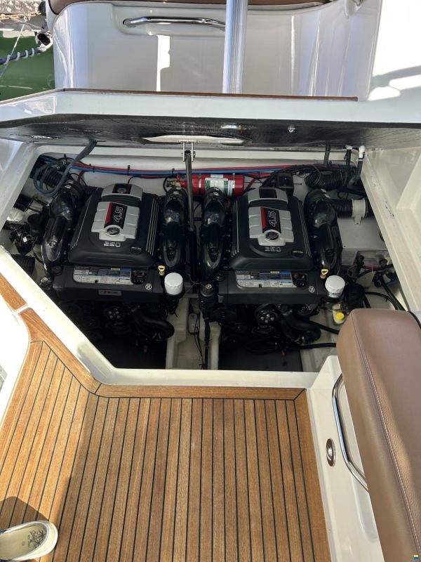 Sea Ray 305 Sundancer Hardtop Cruiser