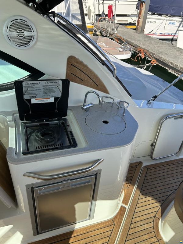Sea Ray 305 Sundancer Hardtop Cruiser