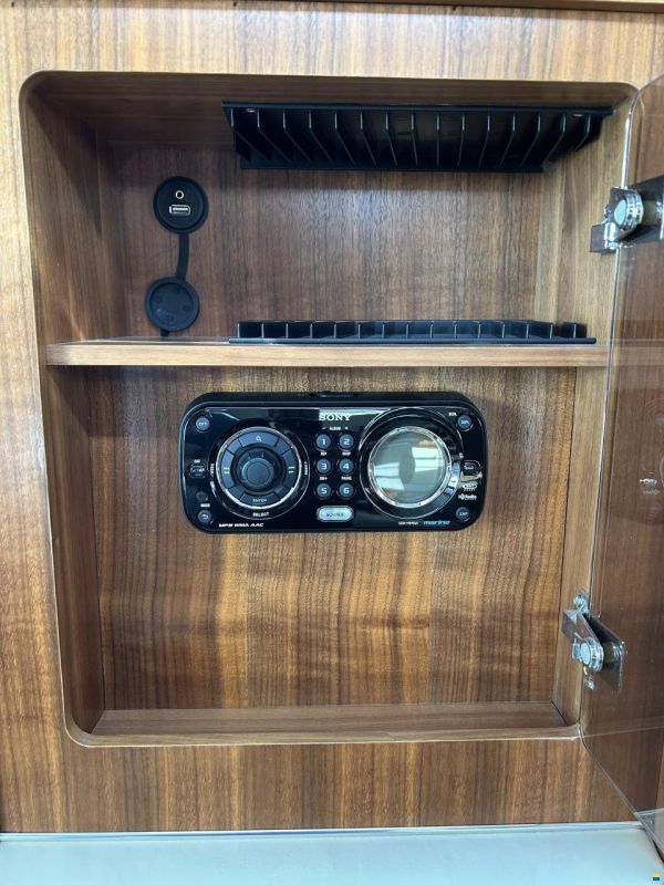 Sea Ray 305 Sundancer Hardtop Cruiser