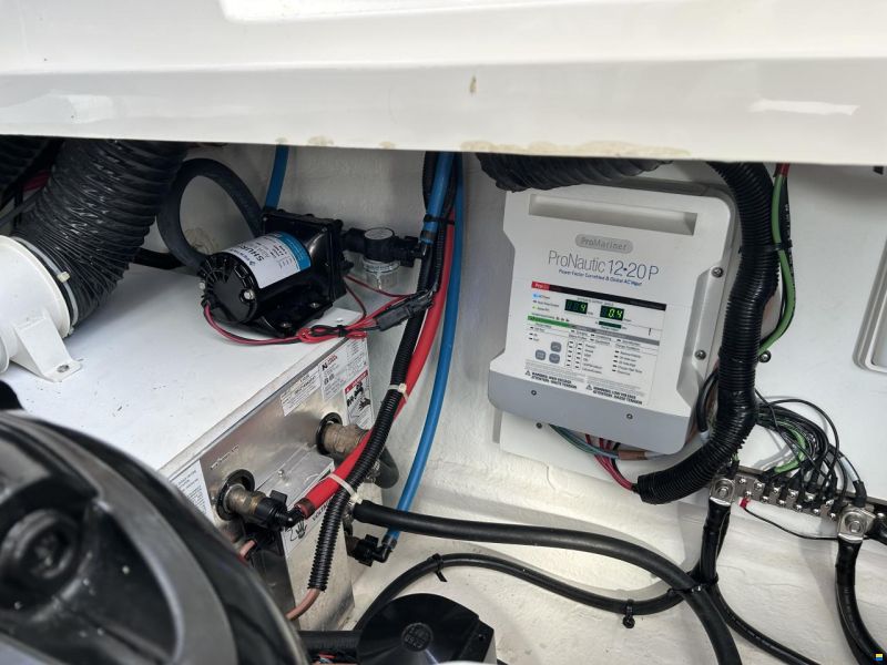 Sea Ray 305 Sundancer Hardtop Cruiser