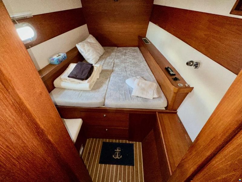 Lagoon 570