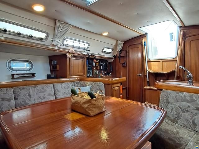 Bavaria 37