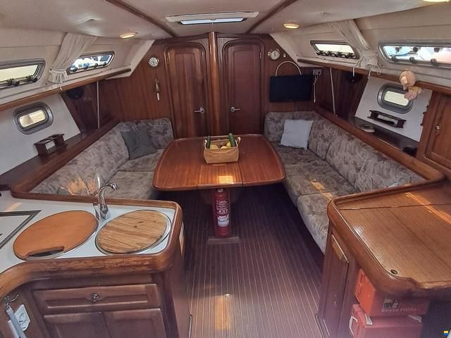 Bavaria 37