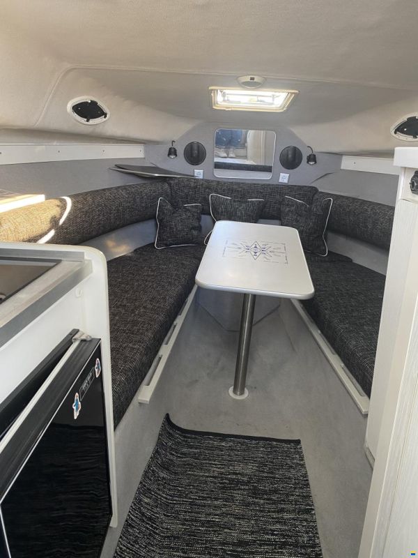 Rinker Fiesta Vee 265