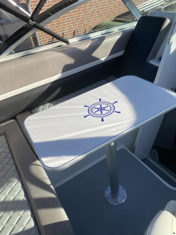 Rinker Fiesta Vee 265