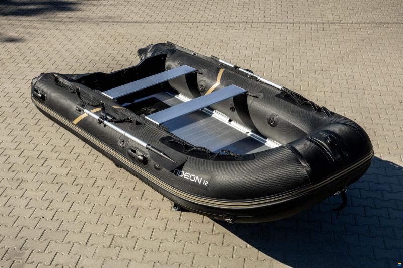 Ponton typu RIB