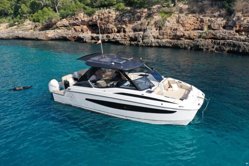Aquila Catamarans 32 spot