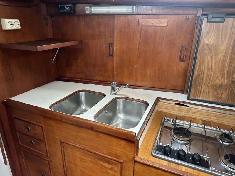 Trintella IV / Victory 40