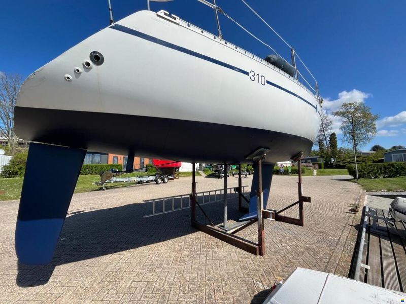 Beneteau First 310