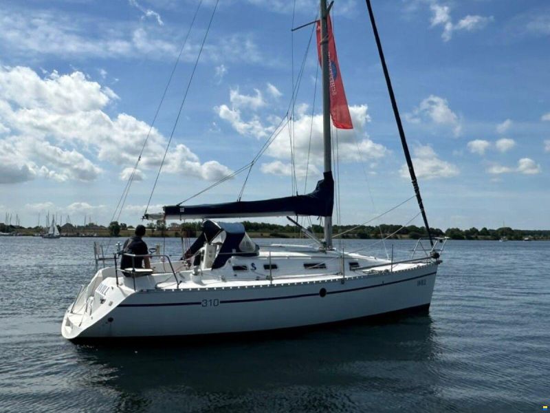 Beneteau First 310